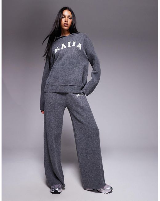 Sweat à capuche d'ensemble en maille avec broderie logo - anthracite Kaiia en coloris Gray