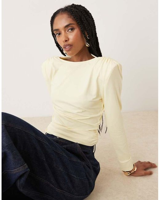 ASOS Top Van Cupro Met Geplooide Schoudervulling En Lange Mouwen in het Natural