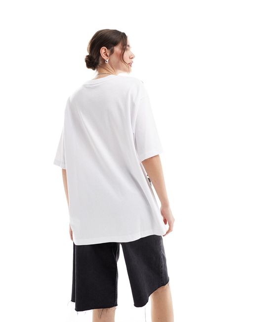 T-shirt oversize bianca con stampa grafica di gilet di ASOS in White