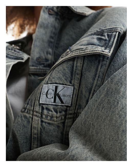 Giacca di jeans squadrata lavaggio medio di Calvin Klein in Gray
