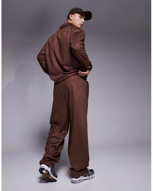 Pantalon d'ensemble ultra baggy en imitation daim doux avec plis nervurés devant ASOS pour homme en coloris Brown