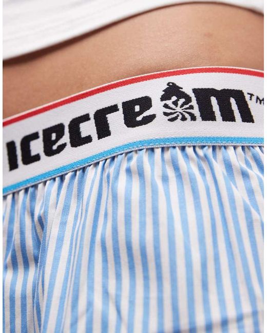 ICECREAM Soft Serve in het Blue