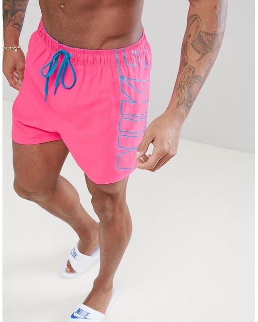 Nike Superkurze Badeshorts mit Farbblockprint in Rosa, NESS8477-678 in Pink für Herren