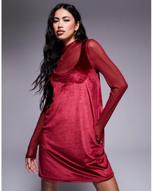 ASOS Red – kurzes 2-in-1-schürzenkleid aus samt