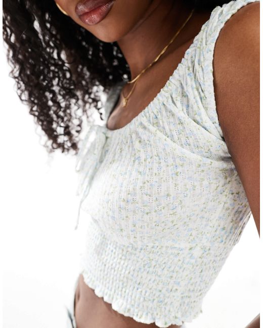 Cotton On White Cotton on – gesmoktes, kurzärmliges oberteil mit kleinem em muster