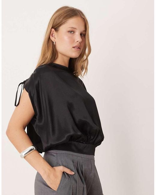 ASOS Gedrapeerde Top Met Gerimpelde Schouder in het Black