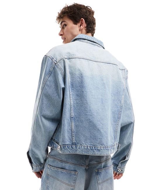 Giacca trucker di jeans lavaggio chiaro con strappi di Collusion in Blue da Uomo