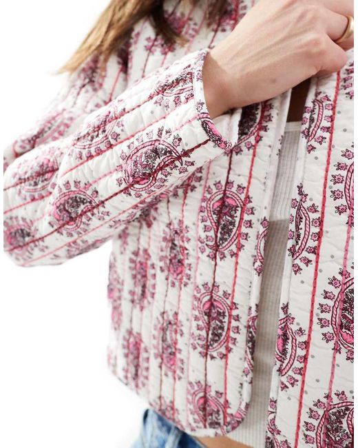 Threadbare Gewatteerd Katoenen Jack Met Paisley Motief in het Red