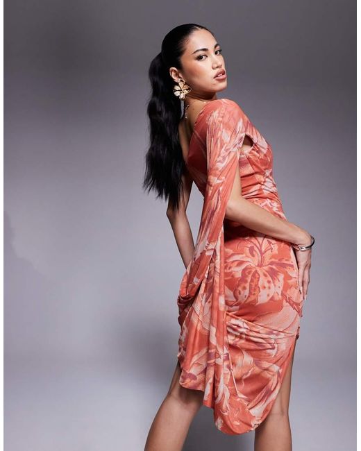 Vestido Corto Asimétrico Con Estampado Floral Y Diseño Colgante De Malla De ASOS de color Orange