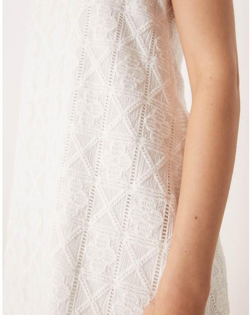 Vestito Corto A Trapezio All'Uncinetto Con Scollo Rotondo di ASOS in Natural