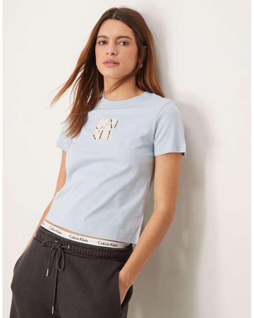 Camiseta Azul Pálido Con Estampado Gráfico Cuadrado De Calvin Klein de color White