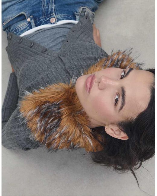 Stradivarius Gebreid Vest Met Kraag Van Imitatiebont in het Blue