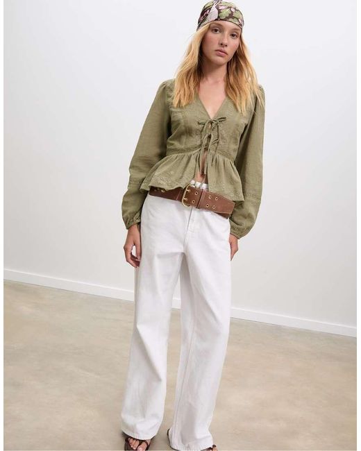 Blusa Kaki Ricamata Vestibilità Ampia Con Nodo di Stradivarius in Green