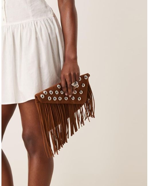 Clutch Con Tachuelas Y Flecos De Antelina De -Marrón ASOS de color Brown