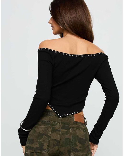 Top De Manga Larga Con Bajo Asimétrico, Detalle De Tachuelas Y Escote Bardot Perfect Cadence De Princess Polly de color Black