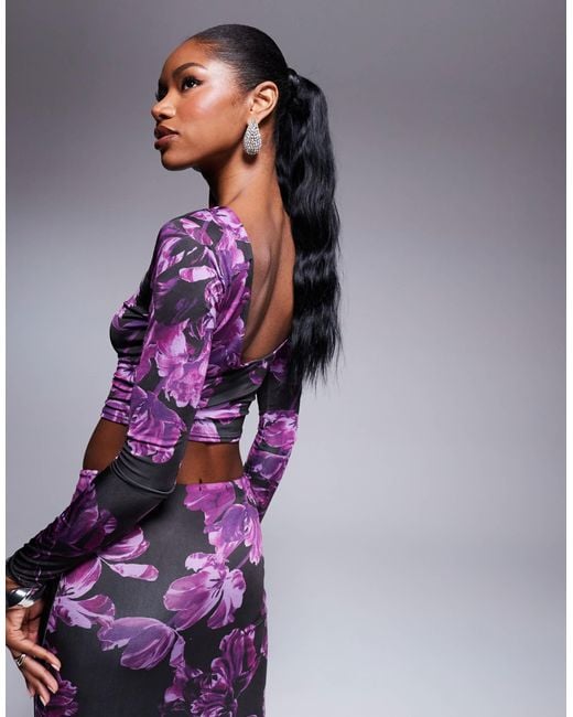 Kaiia Purple – exklusives, langärmliges, figurbetontes oberteil mit tiefem rückenausschnitt und lila muster, kombiteil