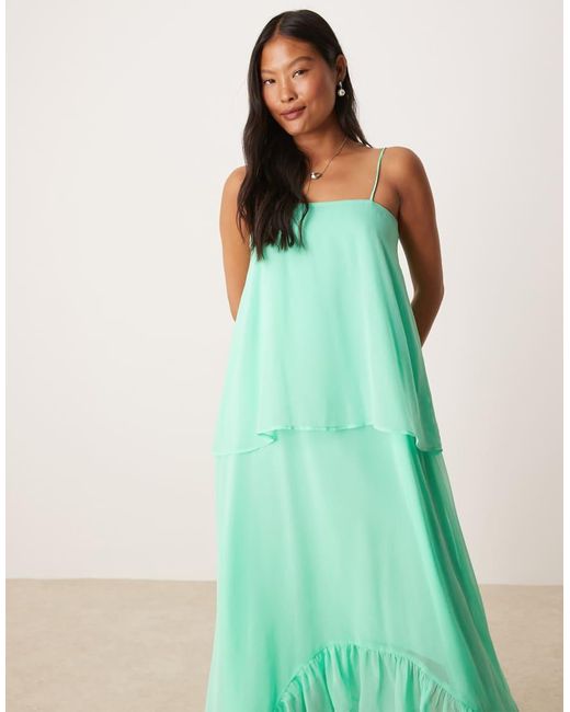 Vestido Midi Verde Luminoso De Tirantes Con Diseño De Capas Y Volantes De Asos Design Petite-Azul ASOS de color Green