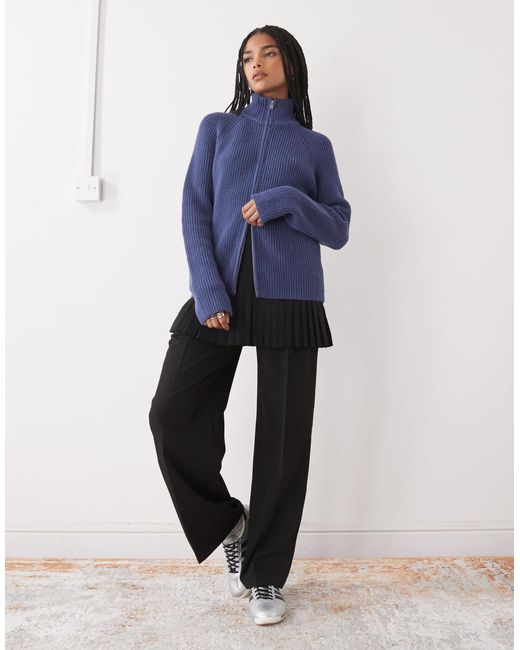 Monki Blue – gerippte strickjacke