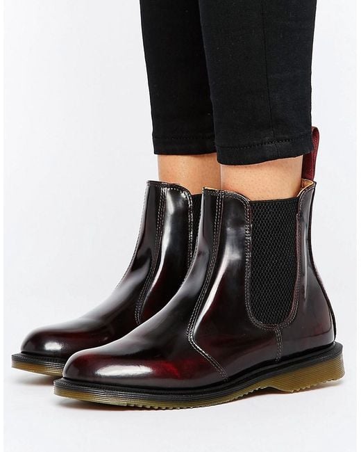 Botas Chelsea en color burdeos Kensington Flora Dr. Martens de color Red