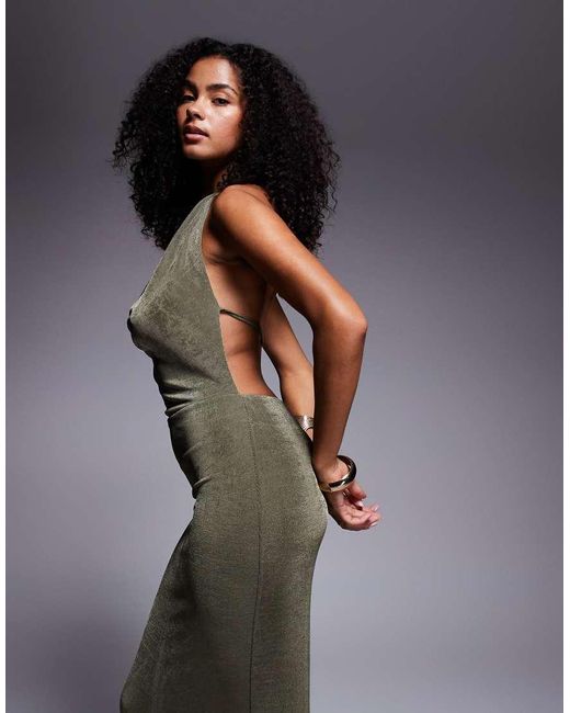 Aria Cove Maxi Jurk Van Gladde Stof Met Diepe Gedrapeerde Halslijn En Gestrikte Open Achterkant in het Gray