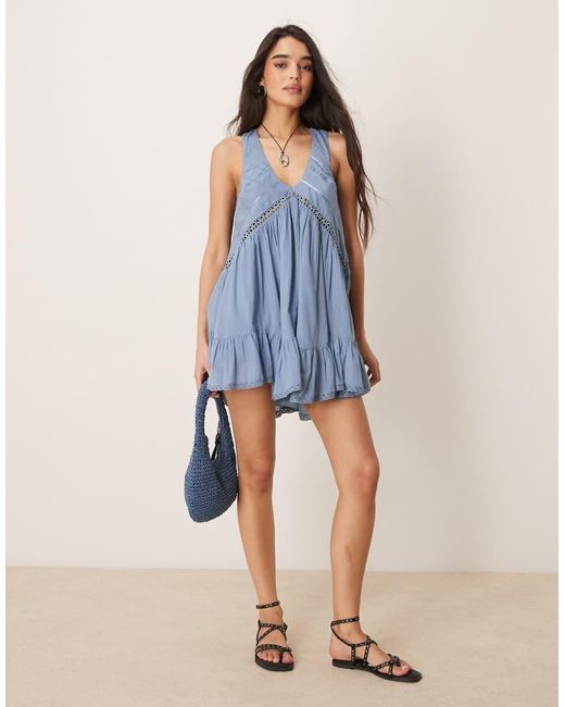 Vestito Corto Slavato Con Fondo A Fazzoletto E Scollo Rotondo di ASOS in Blue