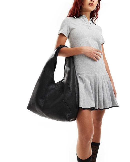 Bolso De Hombro Flexible Extragrande De Cuero Puffy De Bronx de color Black
