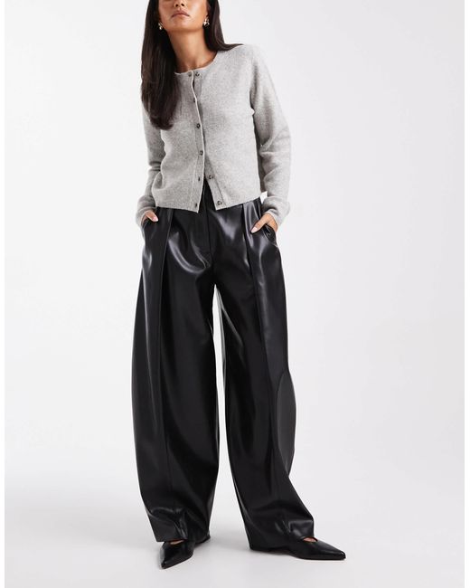 Pantalon habillé coupe cocon en similicuir ASOS en coloris White