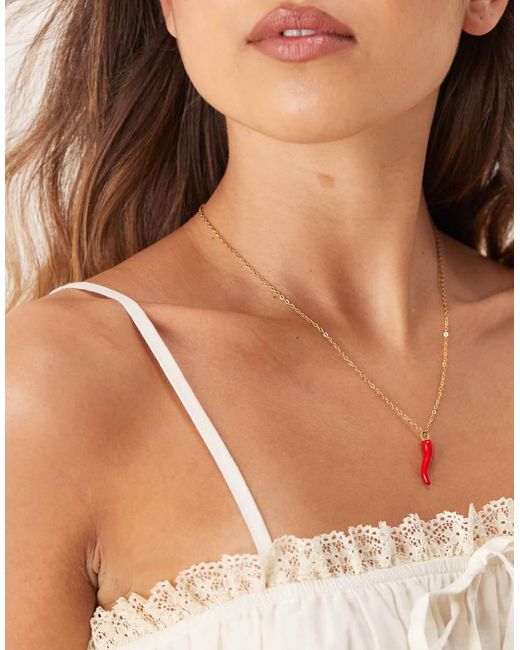 Collar De Cadena Con Colgante De Guindilla De Acero Inoxidable Resistente Al Agua De ASOS de color Natural