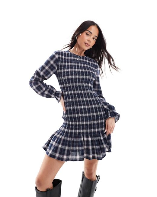 Stradivarius Blue – kariertes minikleid mit knitterstruktur