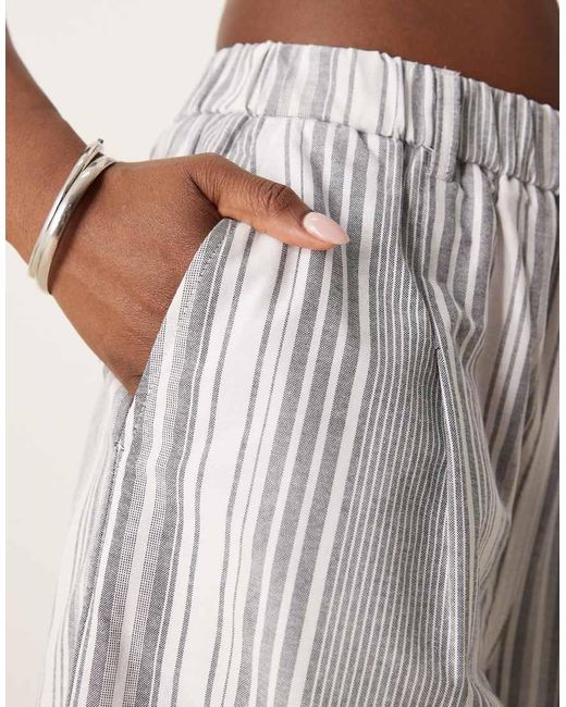 ASOS Gestreepte Broek Met Wijde Ronde Pijpen En Linnenlook in het Natural