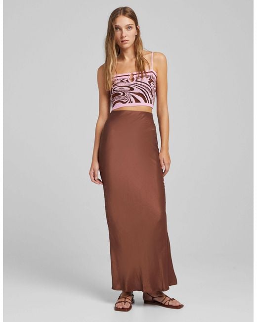 Jupe longue en satin - chocolat Bershka en coloris Marron | Lyst