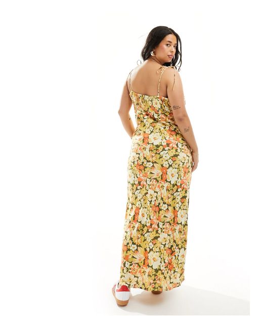 Vestido lencero largo color mostaza con estampado floral y pecho fruncido ASOS de color Metallic