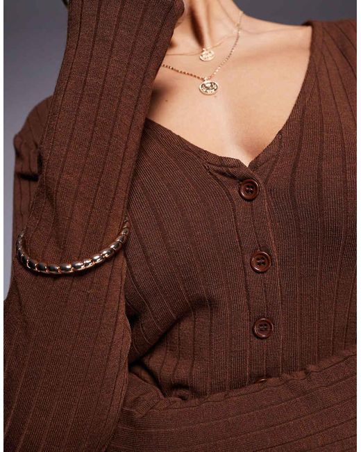 Top Marrón Con Cuello De Pico Y Botones De Canalé Ancho De (Parte De Un Conjunto) ASOS de color Brown