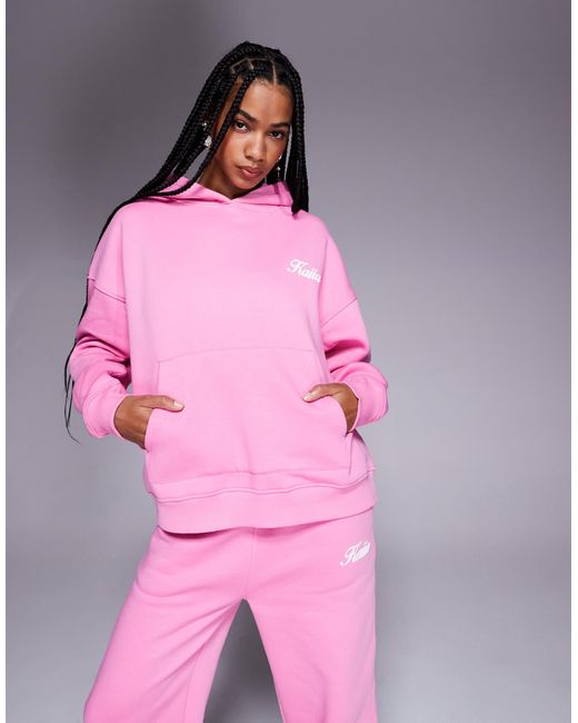 Studio - sweat à capuche oversize d'ensemble avec imprimé cerises au dos - vif Kaiia en coloris Pink