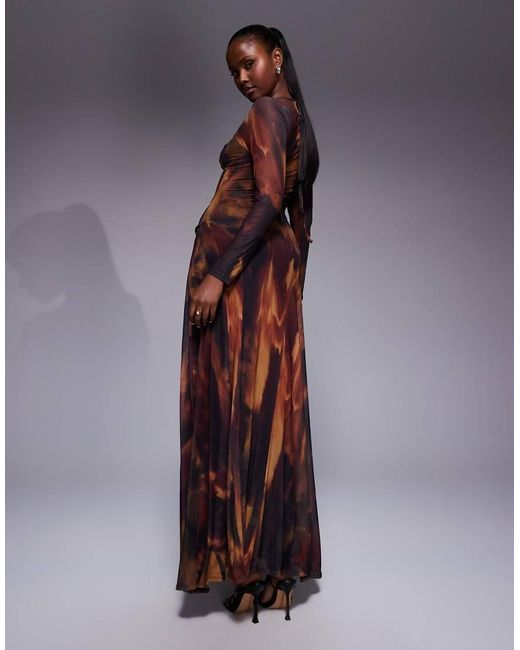 Vestido Largo Marrón De Manga Larga Con Floral Difuminado Y Detalle De Costuras A La Vista De Malla De ASOS de color Purple