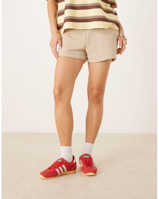 Japan di Adidas Originals in Red