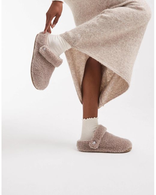 CROCSTM Natural Unisex Cozzzy Fleece Slipper