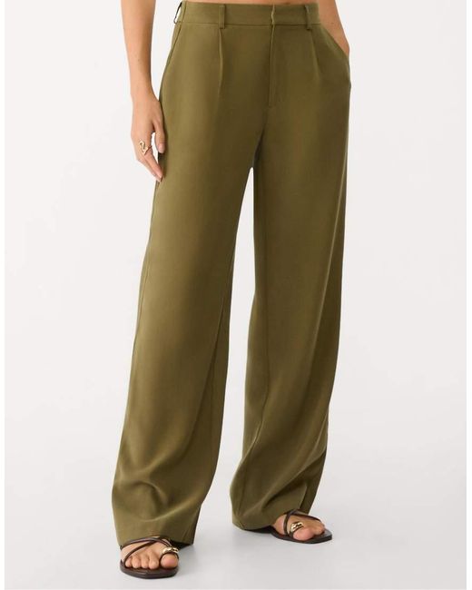 Stradivarius Nette Broek Met Rechte Pijpen En Plooien in het Green