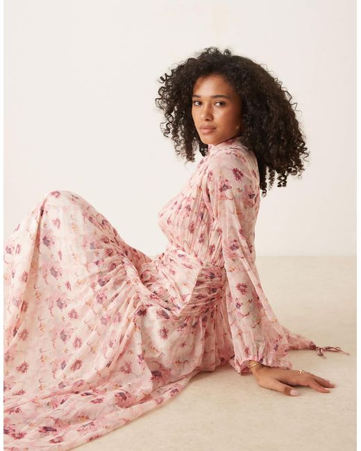 ASOS Pink – hochgeschlossenes, gerafftes maxikleid mit hübschem blumenmuster und winkelstreifen-detail