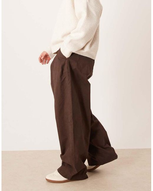 Pantalones Chinos Marrones De Corte Holgado Extragrande Con Pinzas De ASOS de hombre de color Natural