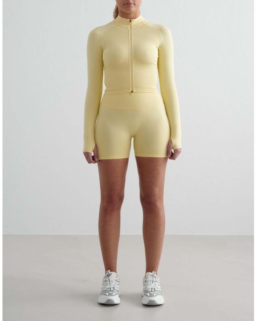 Aim'n Yellow – mellow – formende, nahtlose hotpants