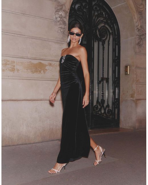 4th & Reckless Brown – trägerloses samt-maxikleid