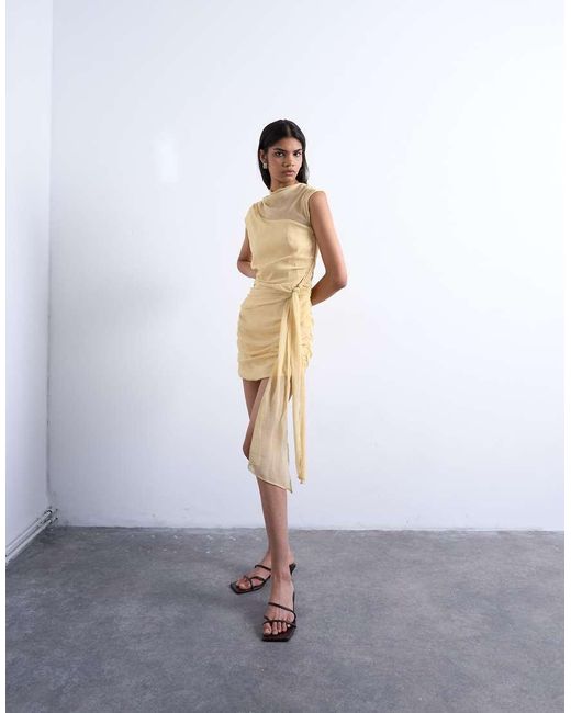 Vestido Corto Amarillo Pastel Asimétrico Con Cuello Subido Y Detalle Colgante De Chifón De TOPSHOP de color White