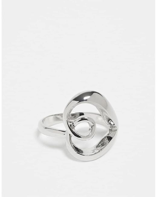 Anillo Con Forma De Corazón Grande De Asos Design Curve ASOS de color White