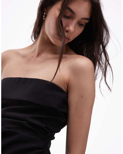 Top Con Escote Palabra De Honor Y Detalle Plegado De Lino De TOPSHOP de color Black