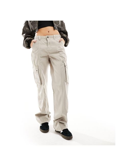 Pantalon cargo taille basse à poches - sable Bershka en coloris White