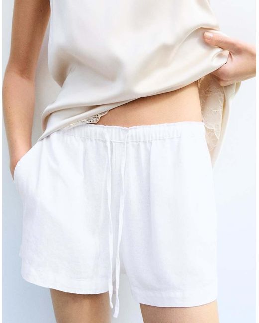 Pantaloncini di Pull&Bear in White