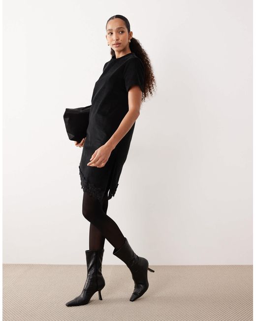 Robe t-shirt mi-longue en velours côtelé avec ourlet asymétrique en dentelle ASOS en coloris Black