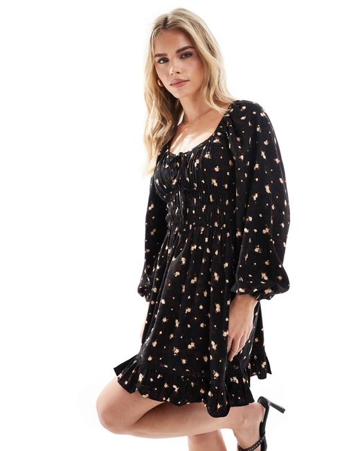 Miss Selfridge Black – minikleid mit gesmokter taille und blumenprint