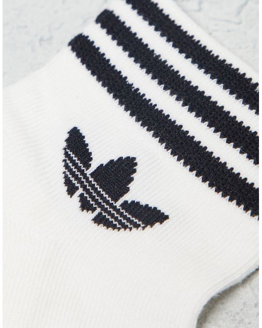 Confezione da 3 paia di calzini alla caviglia bianchi, grigi e neri con trifoglio di Adidas Originals in Multicolor